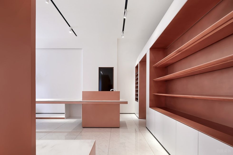 深圳市寶安區西鄉現代風品牌胤一紅幫服裝店橙色展柜裝修設計效果圖 深圳市寶安區西鄉現代風品牌胤一紅幫服裝店橙色展柜裝修設計效果圖