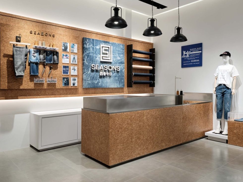 深圳市龍崗區(qū)坪地現(xiàn)代風(fēng)潮牌四季牛仔店鋪前臺形象墻裝飾設(shè)計(jì)效果圖 深圳市龍崗區(qū)坪地現(xiàn)代風(fēng)潮牌四季牛仔店鋪前臺形象墻裝飾設(shè)計(jì)效果圖