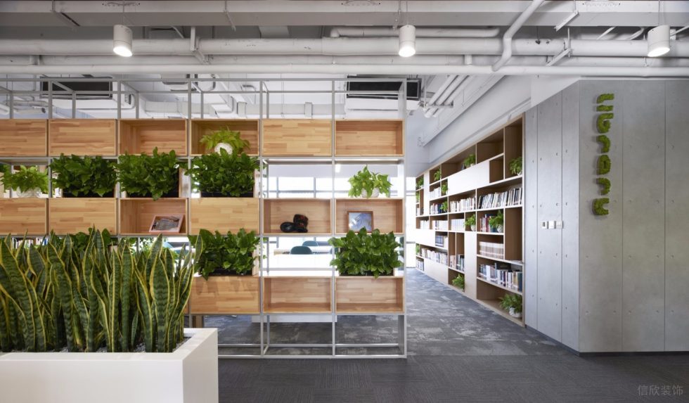 深圳福田大百匯廣場3500平方米工業(yè)主義現(xiàn)代風辦公室裝修案例過道綠植裝飾陳列架隔斷 深圳福田大百匯廣場3500平方米工業(yè)主義現(xiàn)代風辦公室裝修案例過道綠植裝飾陳列架隔斷