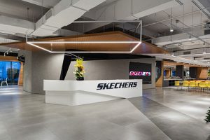 深圳龍崗聯匯中心1500平方米現代工業風辦公空間裝修設計案例大堂效果圖