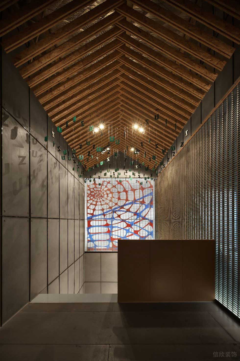 深圳龍崗泉森紅木棉創(chuàng)意園600平方米工業(yè)主義原木風辦公室裝修案例樓梯間木結(jié)構(gòu)屋脊造型藝術吊飾 深圳龍崗泉森紅木棉創(chuàng)意園600平方米工業(yè)主義原木風辦公室裝修案例樓梯間木結(jié)構(gòu)屋脊造型藝術吊飾