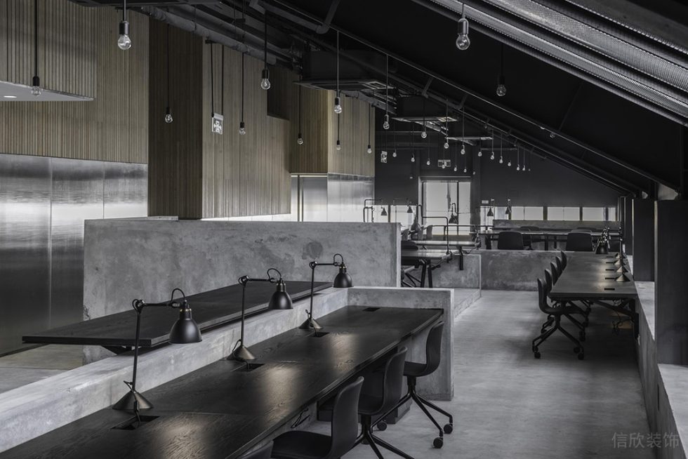深圳龍崗深澳國際文化產(chǎn)業(yè)園800平方米工業(yè)主義簡約風(fēng)辦公室裝修案例綜合辦公廳黑木色桌椅組合 深圳龍崗深澳國際文化產(chǎn)業(yè)園800平方米工業(yè)主義簡約風(fēng)辦公室裝修案例綜合辦公廳黑木色桌椅組合
