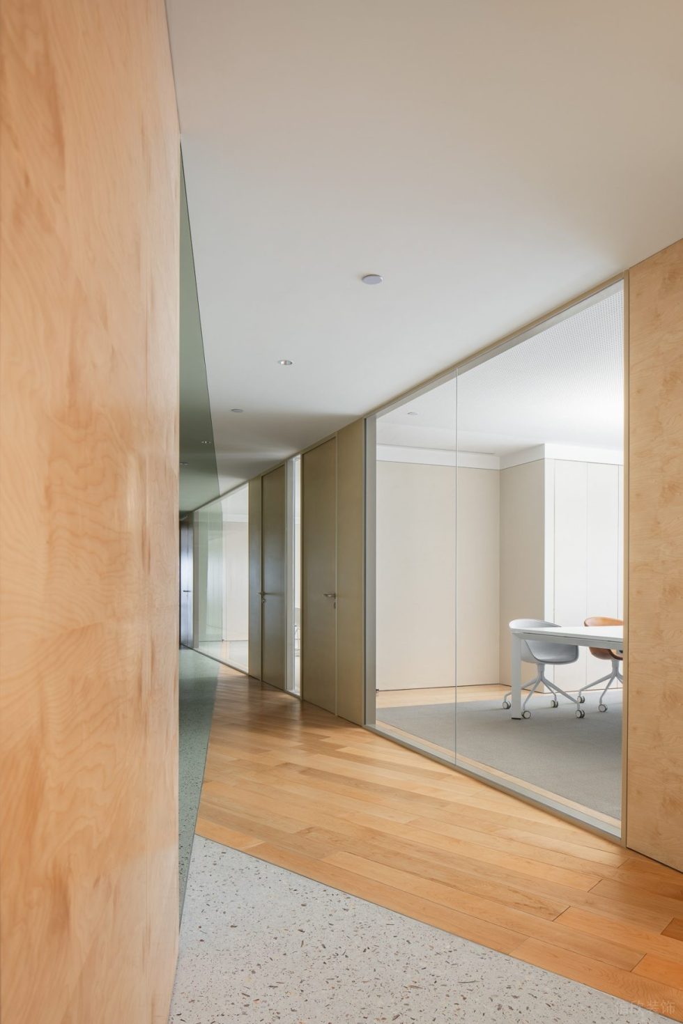 深圳羅湖區(qū)集浩大廈辦公室裝修 過(guò)道