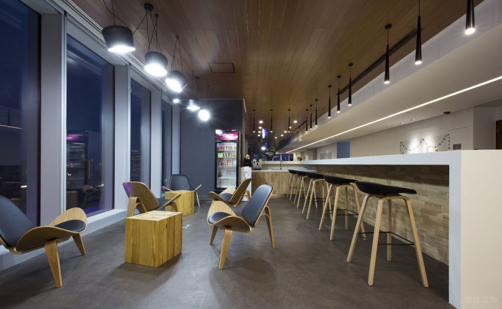 深圳龍華融創智匯大廈2600平方米簡約主義時尚風辦公室裝修案例休閑廳木質單人沙發組合 深圳龍華融創智匯大廈2600平方米簡約主義時尚風辦公室裝修案例休閑廳木質單人沙發組合