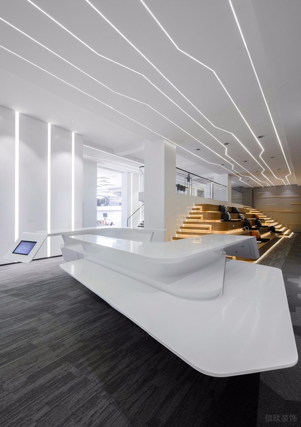 深圳南山海翔廣場1500平方米簡約科技風辦公室裝修案例前臺、