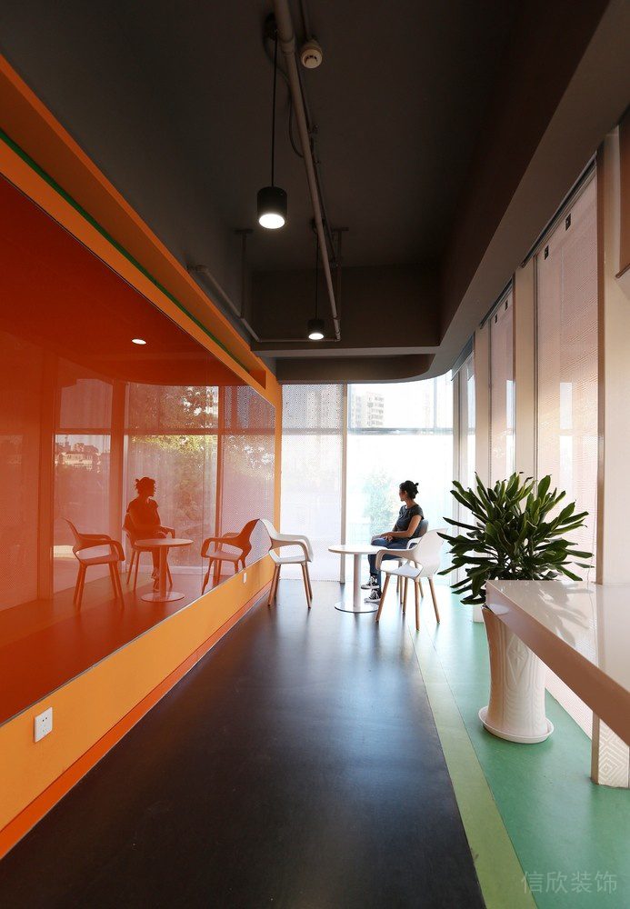 深圳南山凱達爾集團中心大廈2800平方米工業(yè)主義科幻風辦公室裝修案例洽談區(qū) 深圳南山凱達爾集團中心大廈2800平方米工業(yè)主義科幻風辦公室裝修案例洽談區(qū)