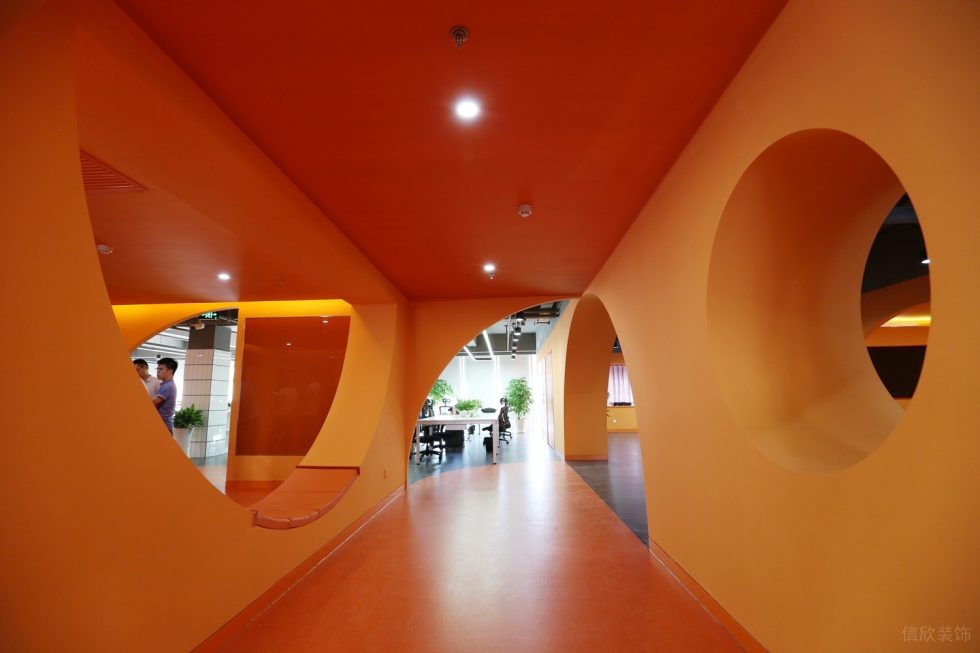 深圳南山凱達爾集團中心大廈2800平方米工業(yè)主義科幻風辦公室裝修案例藝術(shù)走廊 深圳南山凱達爾集團中心大廈2800平方米工業(yè)主義科幻風辦公室裝修案例藝術(shù)走廊