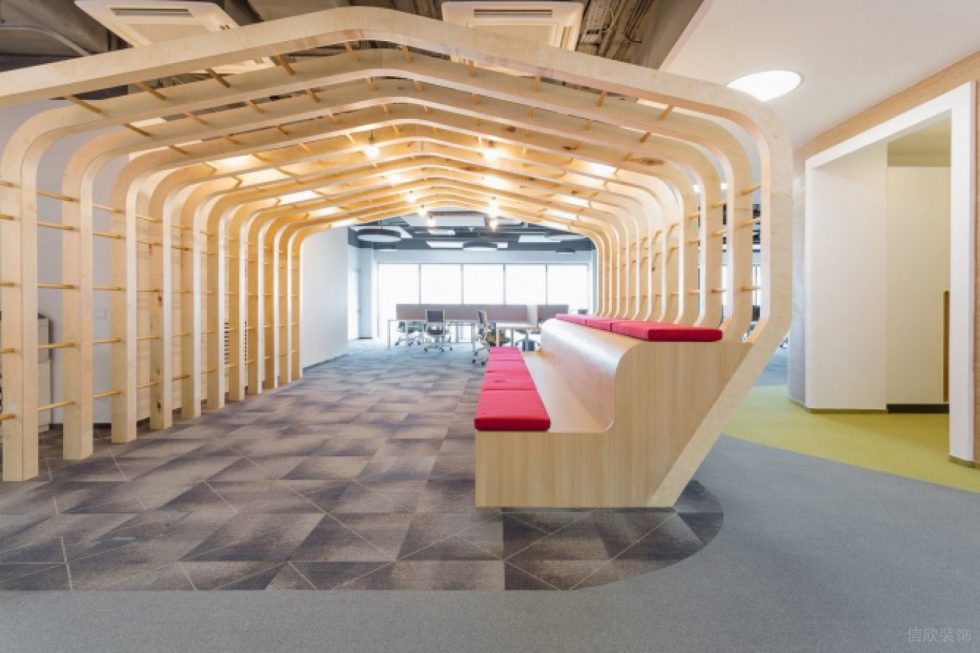 深圳南山世外桃源創(chuàng)意園900平方米簡約主義北歐風辦公室裝修案例辦公大廳木框架屋脊造型階階梯式休閑區(qū) 深圳南山世外桃源創(chuàng)意園900平方米簡約主義北歐風辦公室裝修案例辦公大廳木框架屋脊造型階階梯式休閑區(qū)