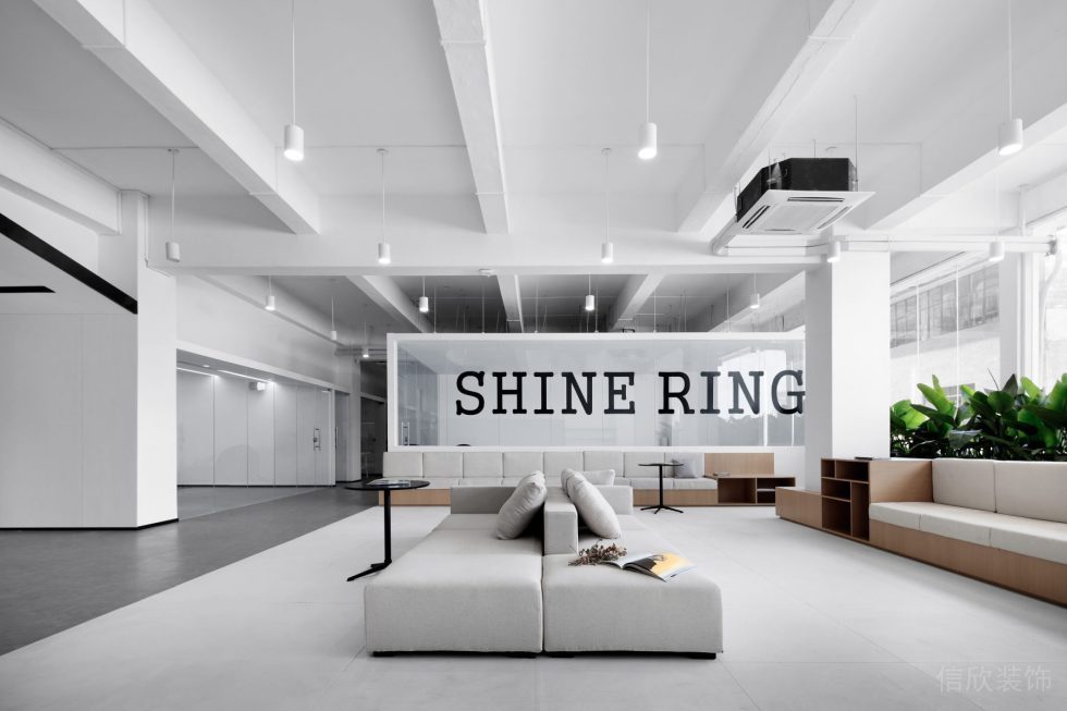 蒼松大廈白色調(diào)簡(jiǎn)約風(fēng)辦公室裝修設(shè)計(jì)案例 前臺(tái)沙發(fā)接待區(qū)