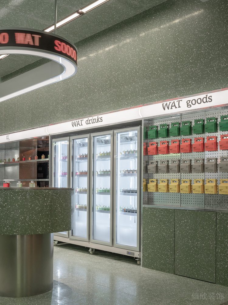 深圳寶安區(qū)簡約休閑風酒吧商品柜內嵌裝修設計