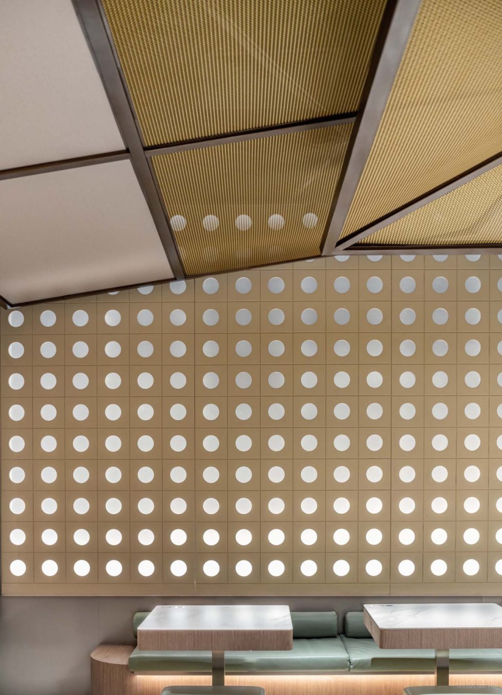 深圳寶安藝術(shù)日式食堂藤編墻面細(xì)節(jié)裝修設(shè)計