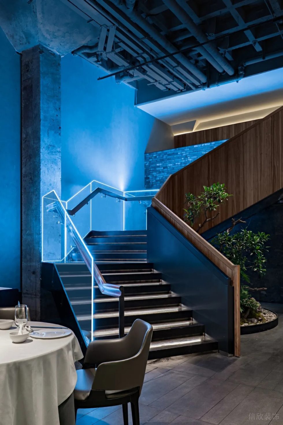 深圳福田新中式文化磚餐廳樓梯木飾面扶手裝修設(shè)計(jì)