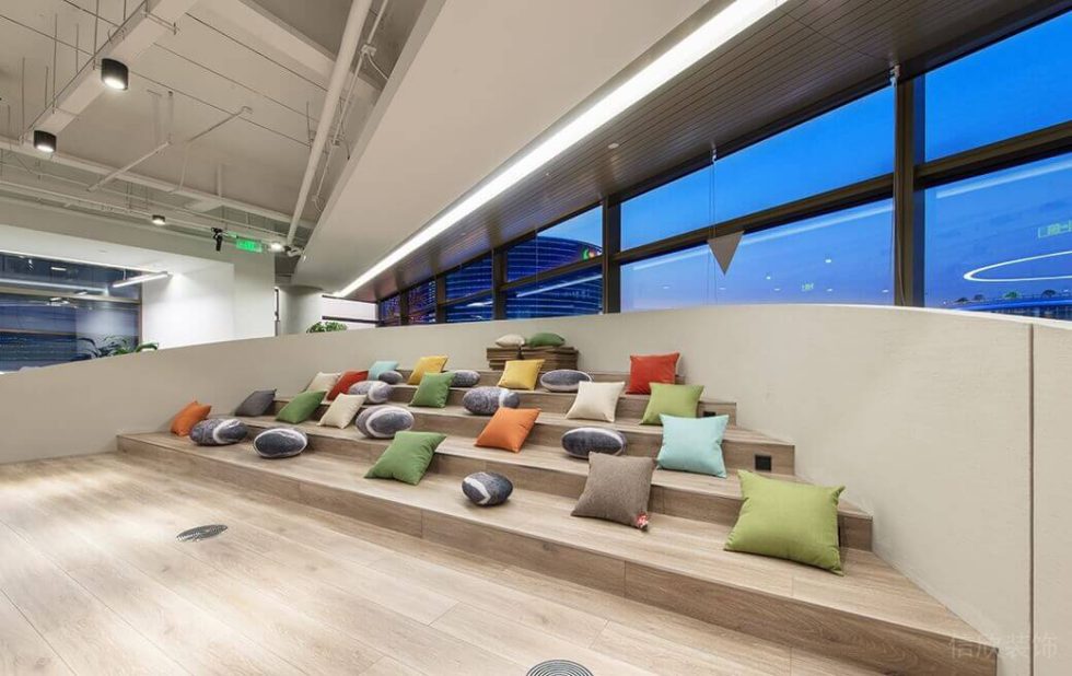 深圳龍崗山海商業(yè)廣場(chǎng)工業(yè)現(xiàn)代風(fēng)設(shè)計(jì)特色辦公室裝修案例階梯式休閑廳 深圳龍崗山海商業(yè)廣場(chǎng)工業(yè)現(xiàn)代風(fēng)設(shè)計(jì)特色辦公室裝修案例階梯式休閑廳