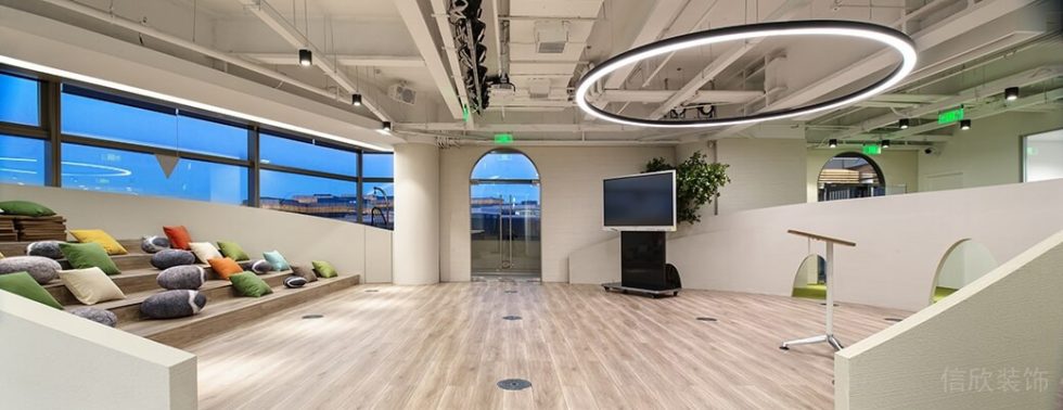 深圳龍崗山海商業(yè)廣場(chǎng)工業(yè)現(xiàn)代風(fēng)設(shè)計(jì)特色辦公室裝修案例階梯式休閑廳地面鋪貼 深圳龍崗山海商業(yè)廣場(chǎng)工業(yè)現(xiàn)代風(fēng)設(shè)計(jì)特色辦公室裝修案例階梯式休閑廳地面鋪貼