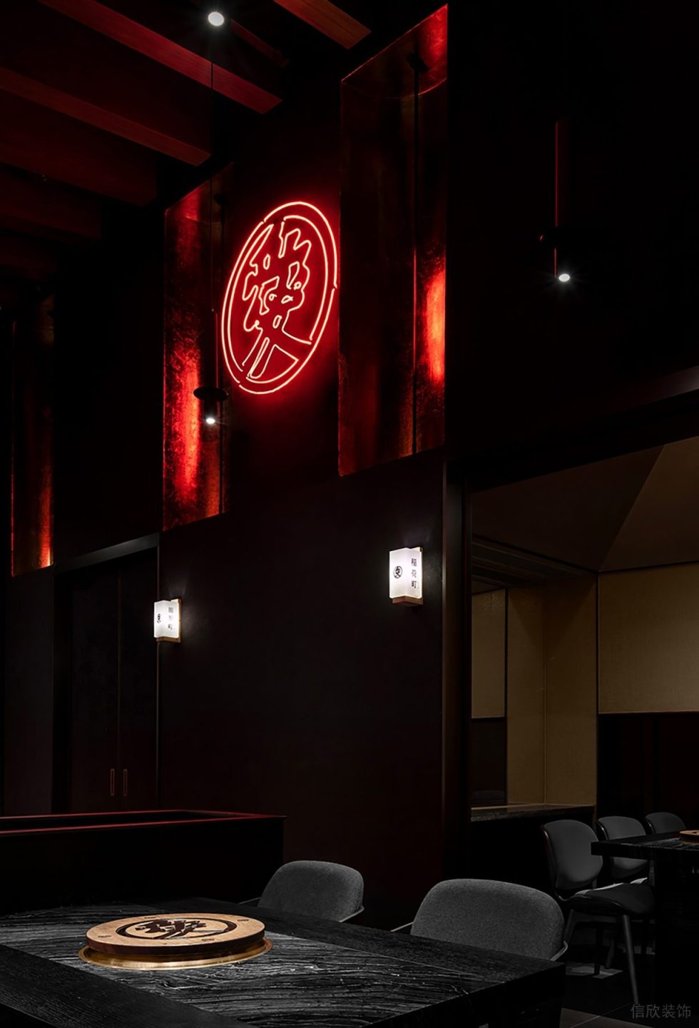 深圳龍華區(qū)神秘日式高級(jí)黑金輕奢風(fēng)酒吧單人用餐區(qū)裝修設(shè)計(jì)