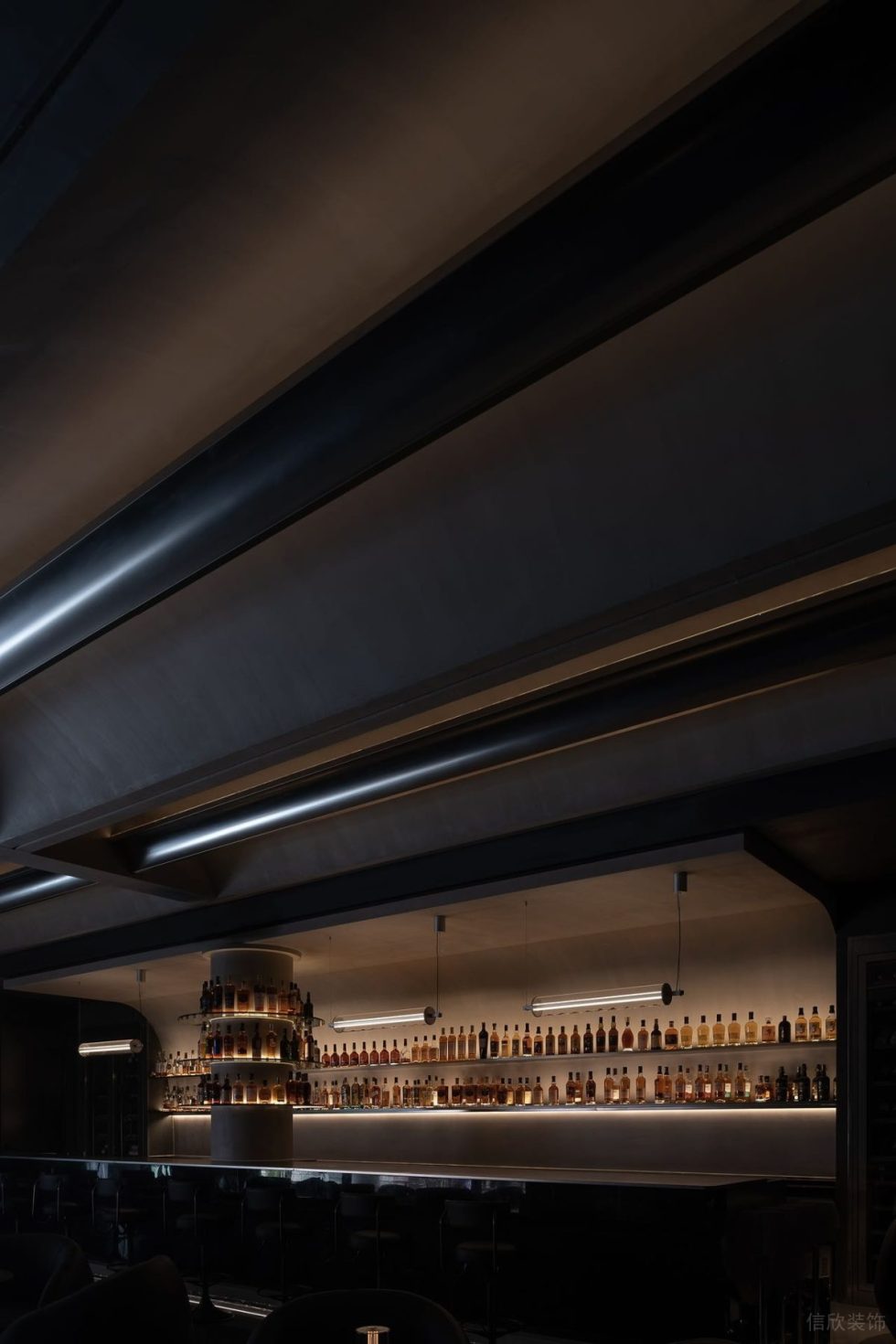 深圳南山工業(yè)風酒吧吧臺裝修設計