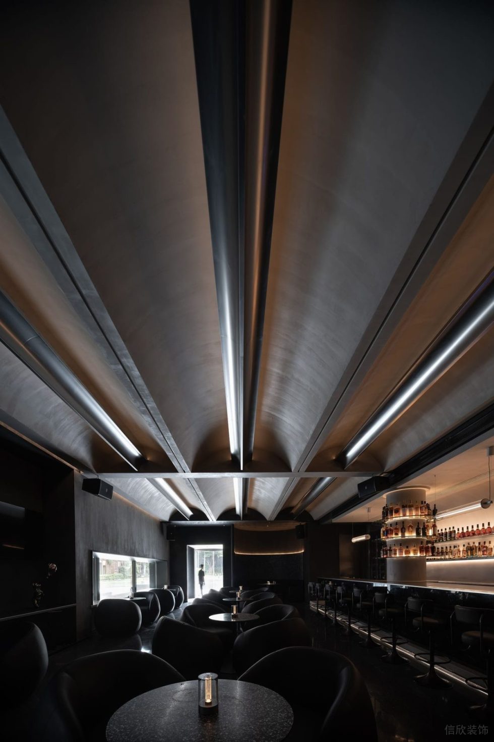 深圳南山工業(yè)風酒吧大廳裝修設計