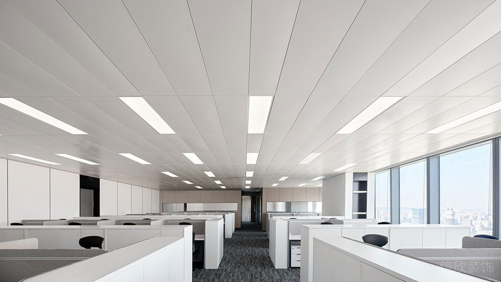 深圳南山中心區(qū)天利中央廣場(chǎng)現(xiàn)代極簡(jiǎn)風(fēng)辦公室裝修工程 工作區(qū)