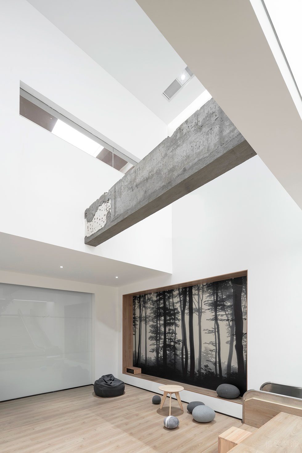 深圳南山中心區(qū)天利中央廣場(chǎng)現(xiàn)代極簡(jiǎn)風(fēng)辦公室裝修工程 前臺(tái)服務(wù)臺(tái)