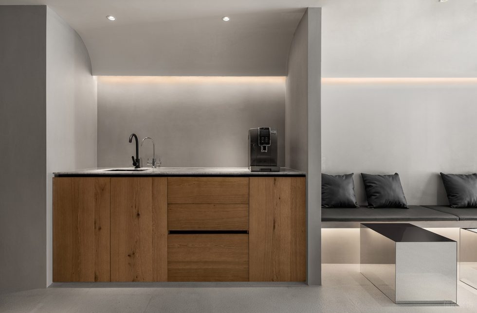 深圳市寶安區沙井現代服裝店裝修設計-原木飾面茶水臺 深圳市寶安區沙井現代服裝店裝修設計-原木飾面茶水臺