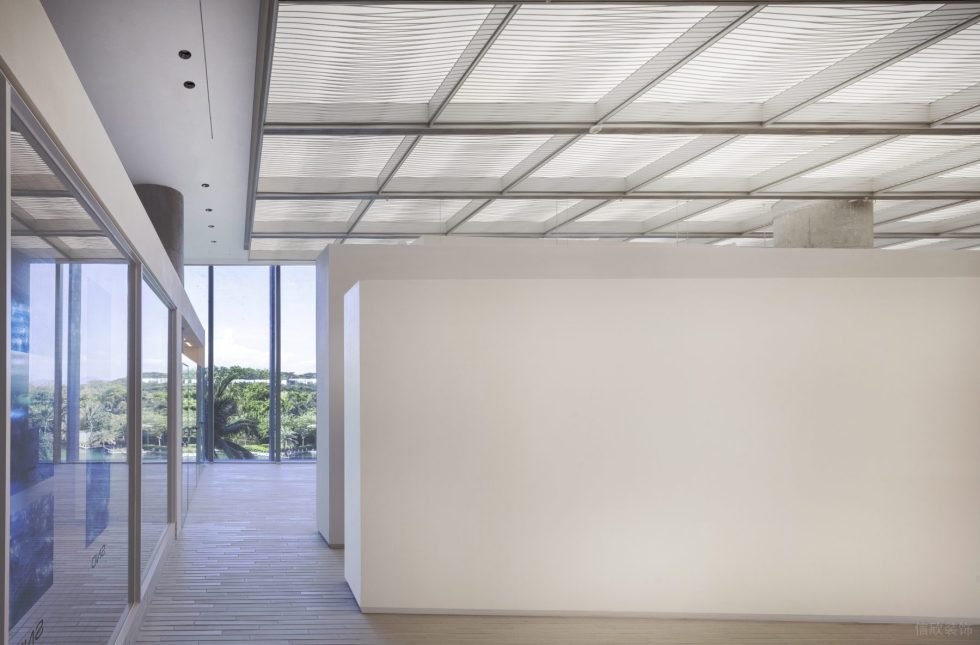 深圳市寶安區(qū)新安snd概念店裝修設(shè)計-井字形玻璃格柵頂面 深圳市寶安區(qū)新安snd概念店裝修設(shè)計-井字形玻璃格柵頂面