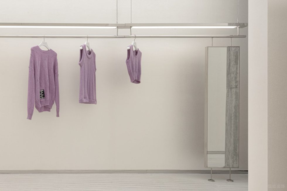 深圳市寶安區(qū)新安snd概念店裝修設(shè)計-升降式燈光衣服展架 深圳市寶安區(qū)新安snd概念店裝修設(shè)計-升降式燈光衣服展架