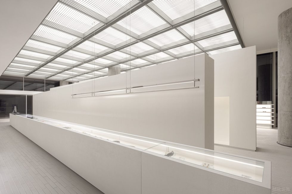 深圳市寶安區(qū)新安snd概念店裝修設(shè)計-白色長型燈光玻璃島臺 深圳市寶安區(qū)新安snd概念店裝修設(shè)計-白色長型燈光玻璃島臺