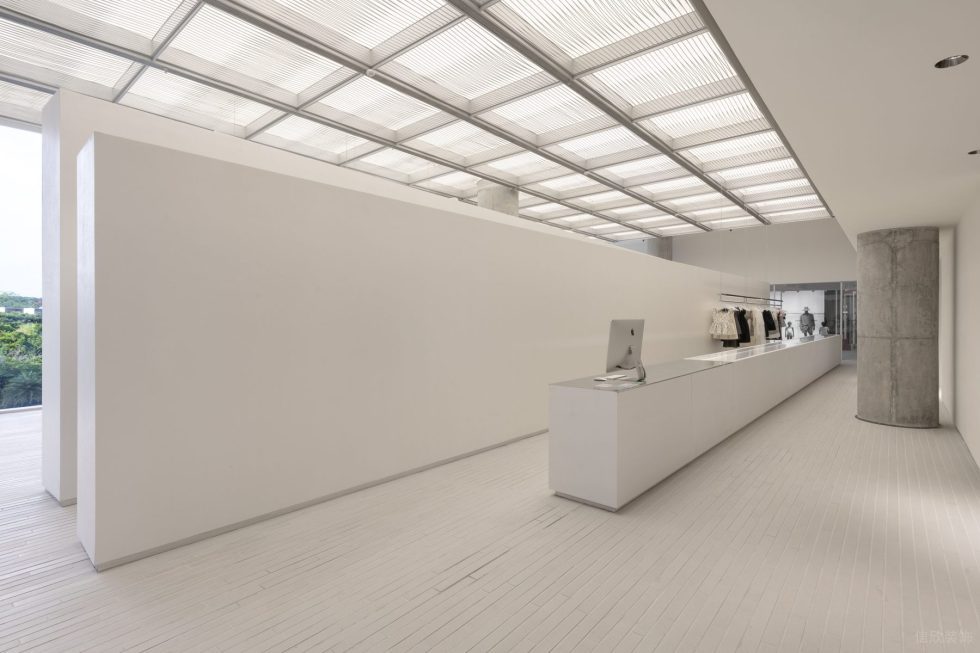 深圳市寶安區(qū)新安snd概念店裝修設(shè)計-白色長型燈光玻璃島臺二 深圳市寶安區(qū)新安snd概念店裝修設(shè)計-白色長型燈光玻璃島臺二