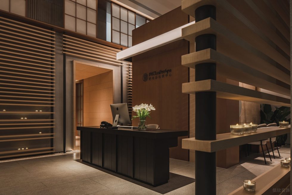 深圳市福田區保稅區新中式風蘭美容抗衰中心裝修設計實景效果圖-黑色實木造型前臺 深圳市福田區保稅區新中式風蘭美容抗衰中心裝修設計實景效果圖-黑色實木造型前臺