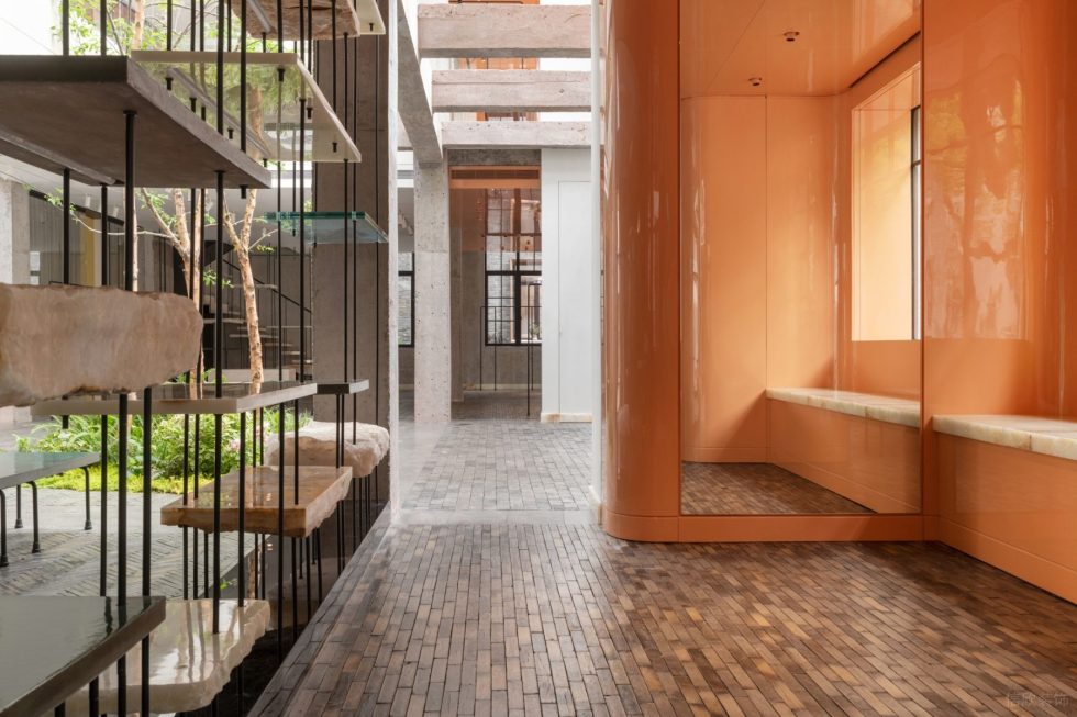 深圳市福田區黃岡原木風買手店潮牌EP YAYING旗艦店裝修設計-仿古小磚地面 深圳市福田區黃岡原木風買手店潮牌EP YAYING旗艦店裝修設計-仿古小磚地面