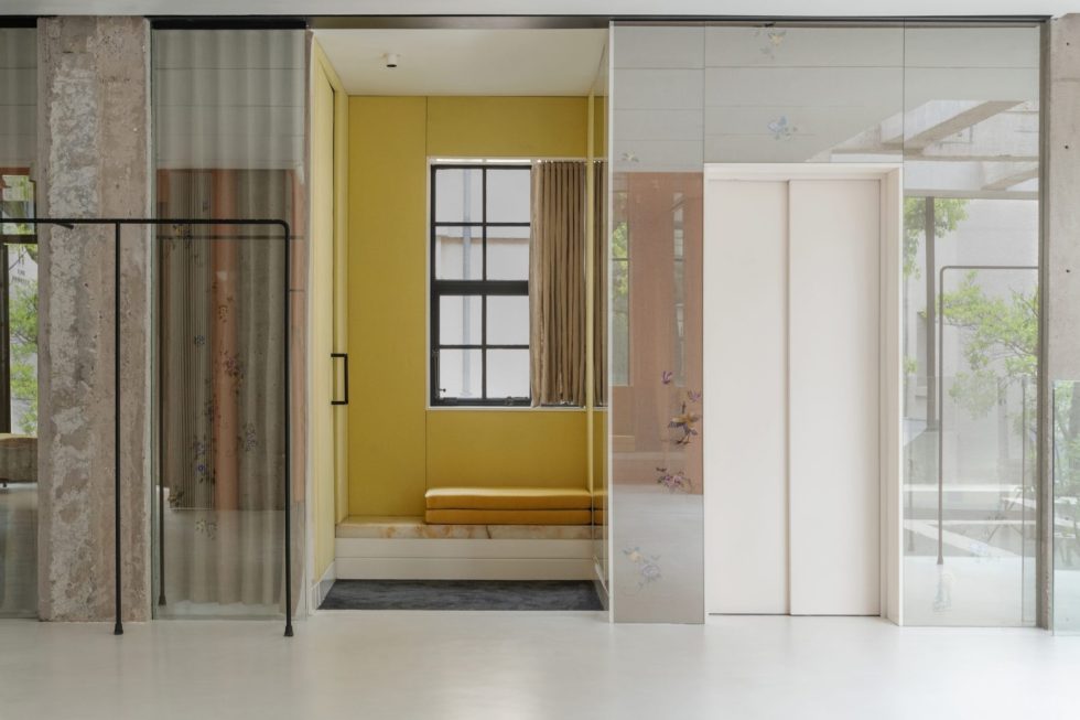 深圳市福田區黃岡原木風買手店潮牌EP YAYING旗艦店裝修設計-小卡座試衣間 深圳市福田區黃岡原木風買手店潮牌EP YAYING旗艦店裝修設計-小卡座試衣間