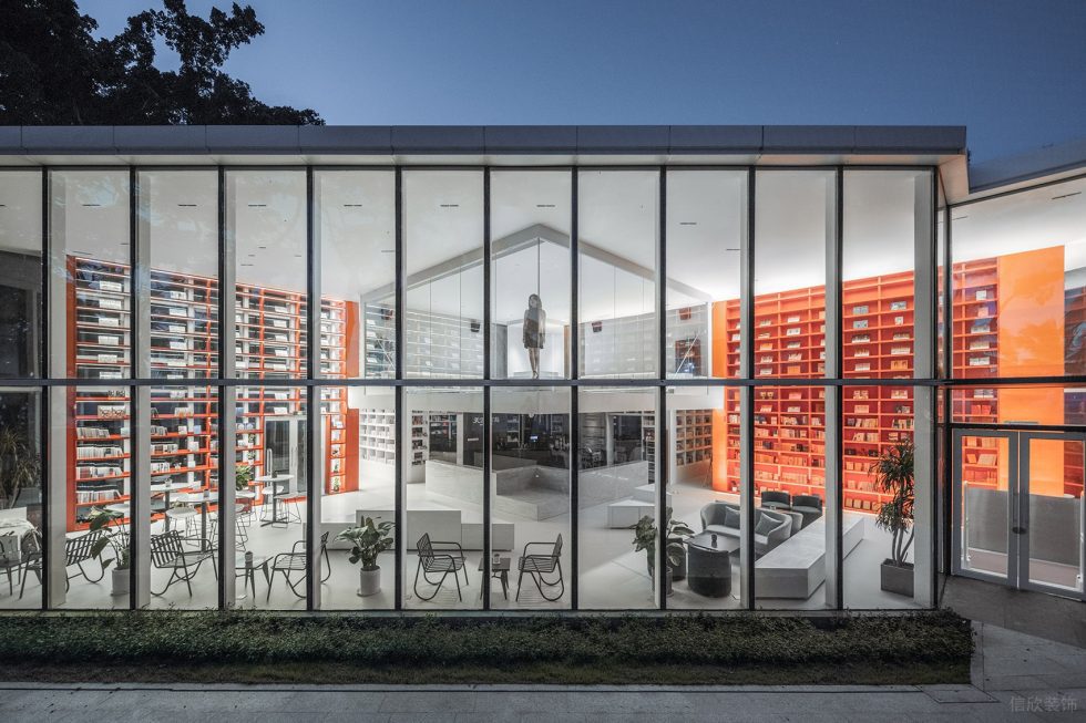 深圳市羅湖區(qū)布心現(xiàn)代風(fēng)天涯書(shū)局裝修設(shè)計(jì)實(shí)景圖-正立面透明玻璃造型二 深圳市羅湖區(qū)布心現(xiàn)代風(fēng)天涯書(shū)局裝修設(shè)計(jì)實(shí)景圖-正立面透明玻璃造型二