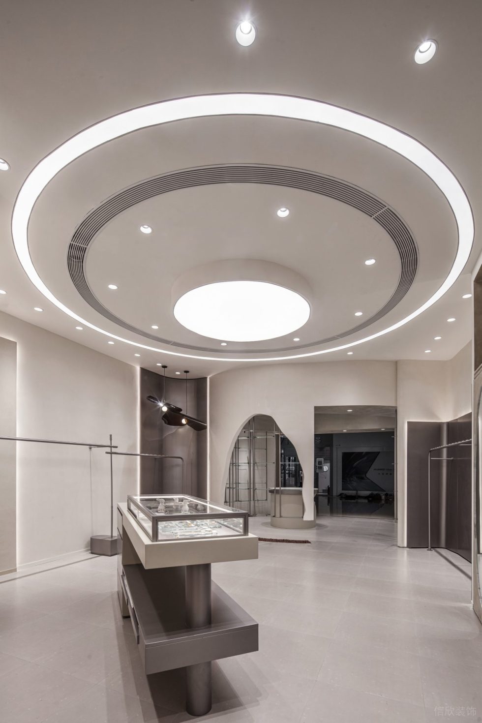 深圳市龍華區(qū)觀瀾服裝買(mǎi)手店裝修設(shè)計(jì) 首飾展柜