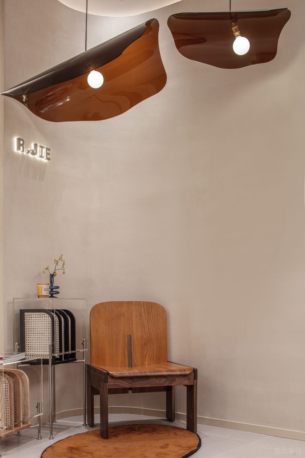 深圳市龍華區(qū)觀瀾服裝買(mǎi)手店裝修設(shè)計(jì) 休息區(qū)