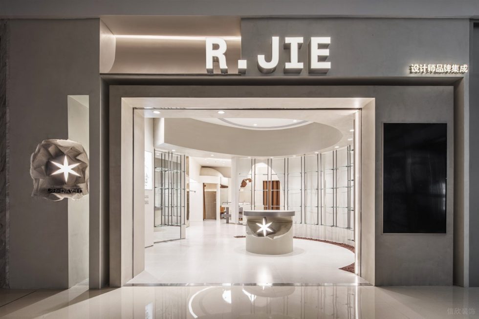 服裝店白色門(mén)面招牌