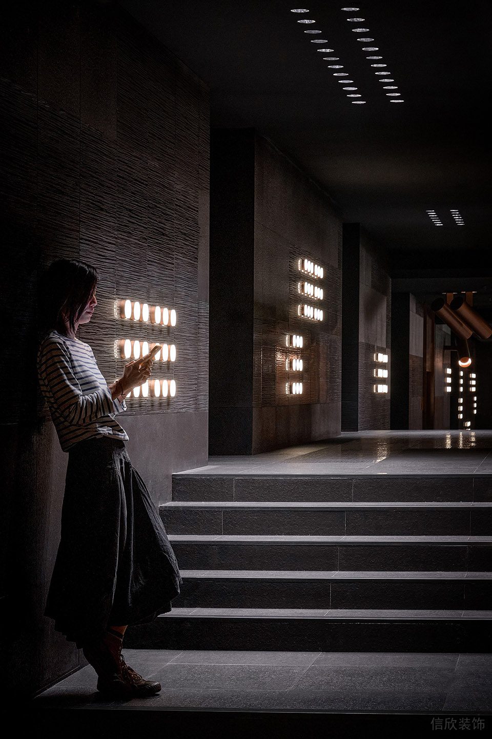 深圳市羅湖區(qū)洪湖現(xiàn)代風(fēng)金逸影城裝修設(shè)計(jì)實(shí)景效果圖-黑色水磨石階梯 深圳市羅湖區(qū)洪湖現(xiàn)代風(fēng)金逸影城裝修設(shè)計(jì)實(shí)景效果圖-黑色水磨石階梯