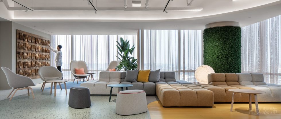 深圳市南山區(qū)北航大廈暖色調(diào)簡(jiǎn)約北歐風(fēng)辦公室裝修設(shè)計(jì)方案 接待大廳全視圖