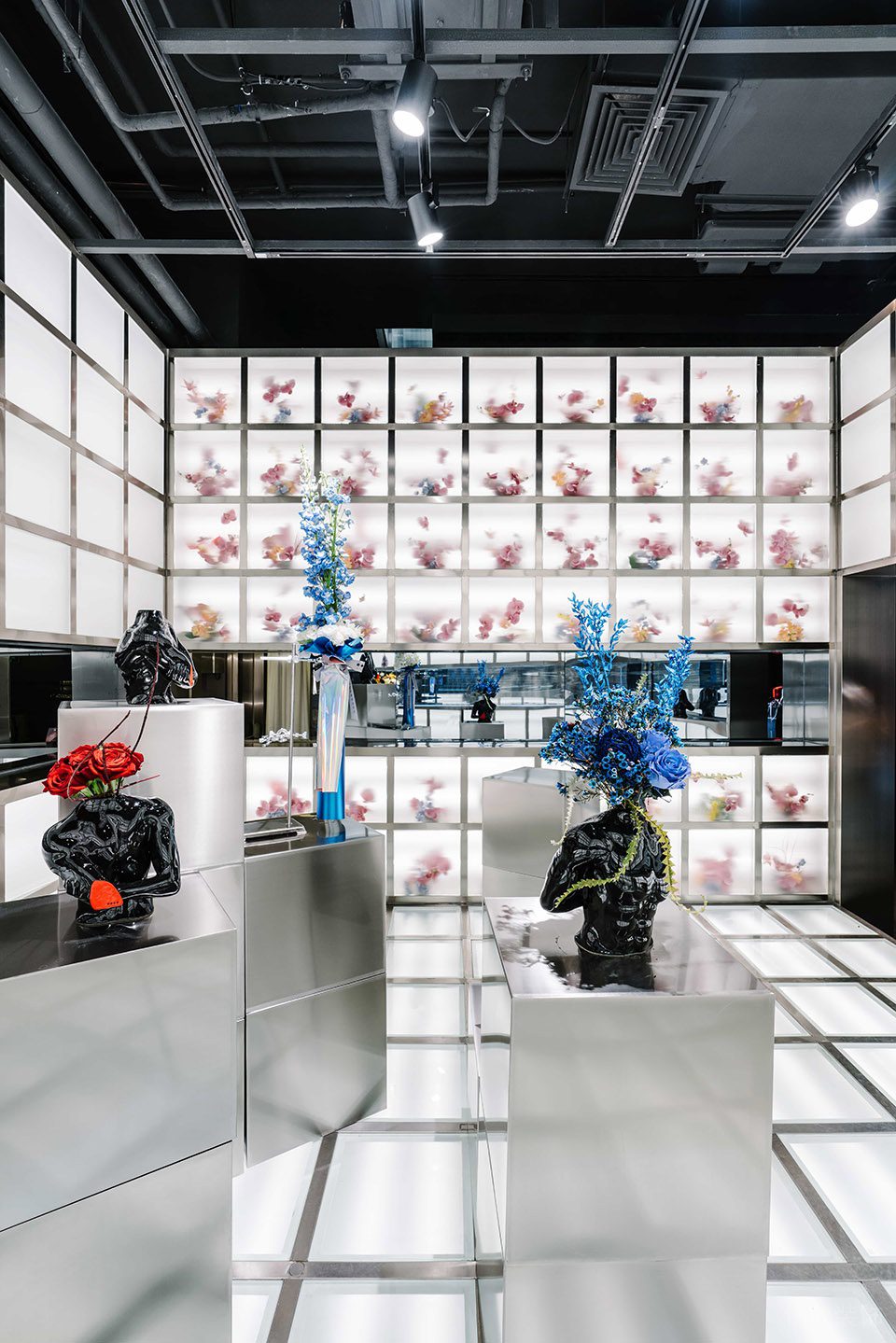 深圳市南山區(qū)南頭現(xiàn)代風dresscode花卉概念店裝修設計-高矮金屬小展臺二 深圳市南山區(qū)南頭現(xiàn)代風dresscode花卉概念店裝修設計-高矮金屬小展臺二