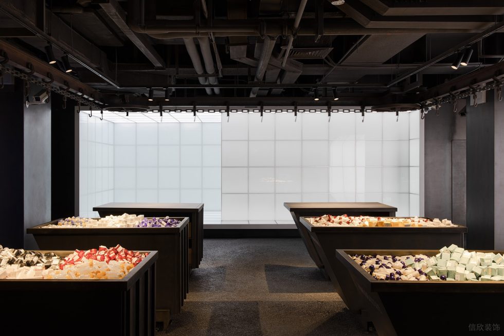 深圳市南山區(qū)南頭工業(yè)風(fēng)化妝品店裝修設(shè)計實景圖-大廳概覽 深圳市南山區(qū)南頭工業(yè)風(fēng)化妝品店裝修設(shè)計實景圖-大廳概覽