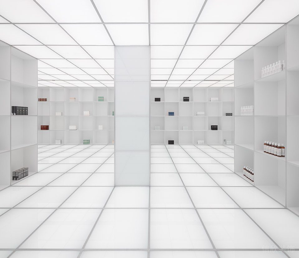 深圳市南山區(qū)南頭工業(yè)風(fēng)化妝品店裝修設(shè)計實景圖-白色展區(qū) 深圳市南山區(qū)南頭工業(yè)風(fēng)化妝品店裝修設(shè)計實景圖-白色展區(qū)