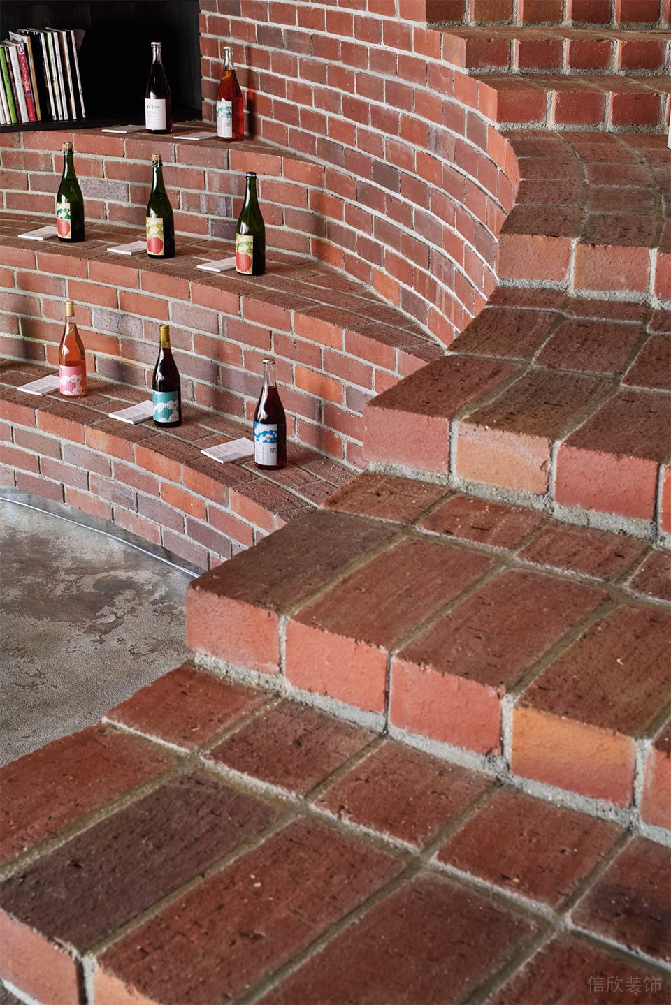 深圳市南山區前海復古風日式清酒釀造直銷店裝修設計-紅磚展臺 深圳市南山區前海復古風日式清酒釀造直銷店裝修設計-紅磚展臺