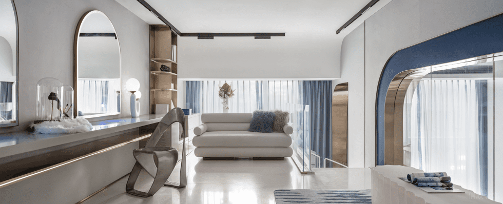 深圳市南山區(qū)蛇口現(xiàn)代輕奢風禮服店裝修設(shè)計 化妝區(qū)灰色布藝休閑沙發(fā) 深圳市南山區(qū)蛇口現(xiàn)代輕奢風禮服店裝修設(shè)計 化妝區(qū)灰色布藝休閑沙發(fā)