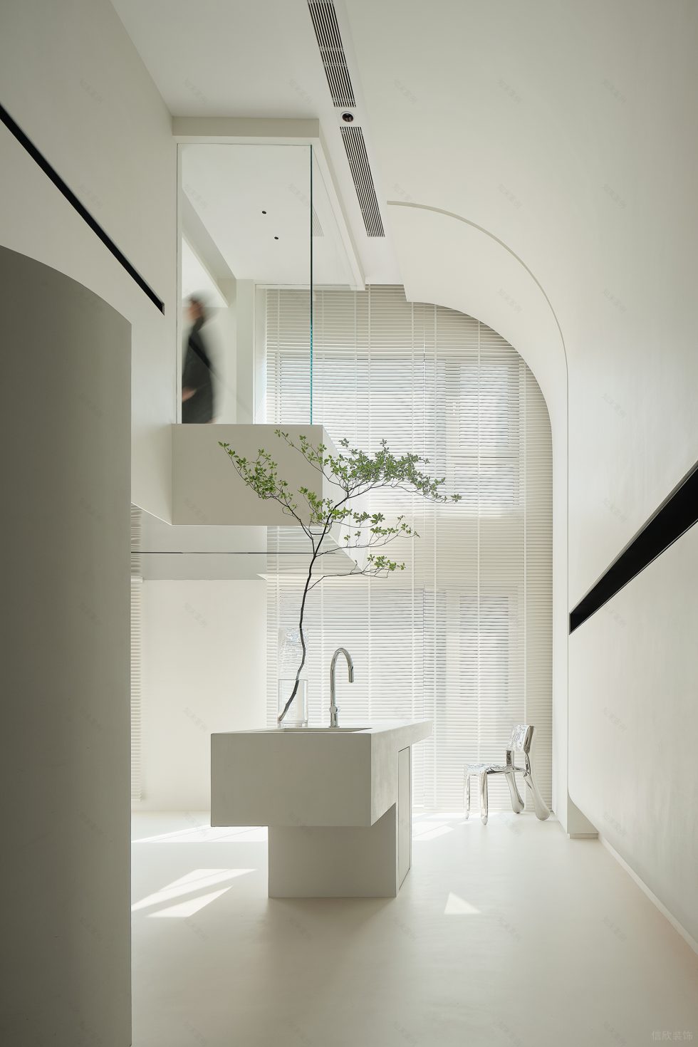 純白色極簡風小型辦公室裝修案例幾何體水吧中島臺 純白色極簡風小型辦公室裝修案例幾何體水吧中島臺