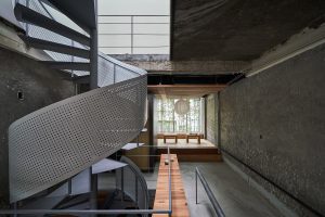 復古工業風格茶室廊道長條木制茶桌裝修效果圖