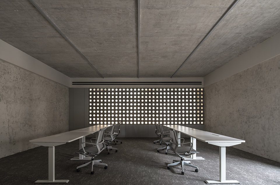 工業(yè)風(fēng)辦公室裝修設(shè)計 多功能工作區(qū)