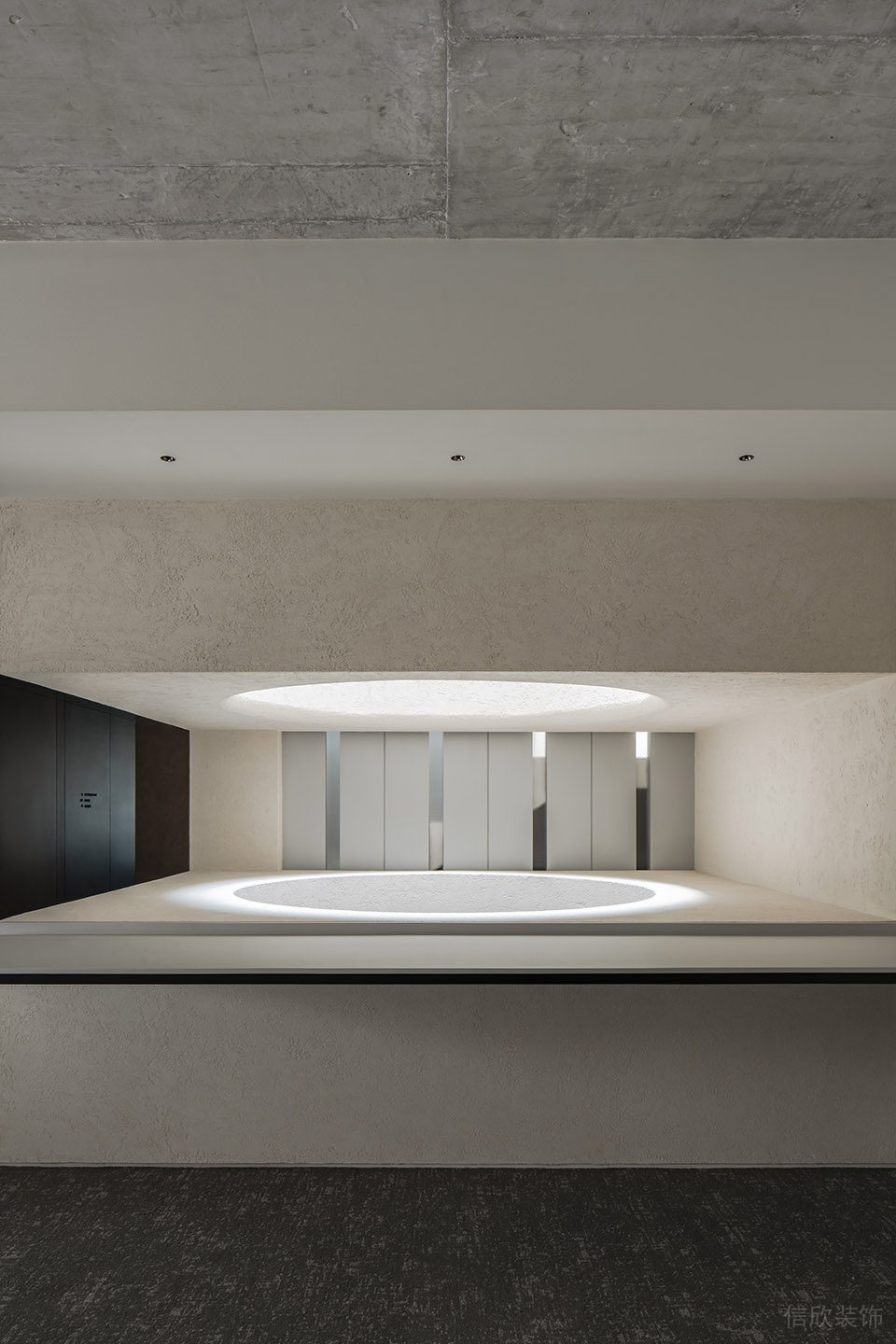 工業(yè)風(fēng)辦公室裝修設(shè)計 室內(nèi)天井造型