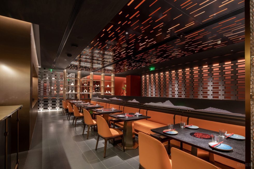 工業(yè)風火鍋店紅色卡座裝修設計