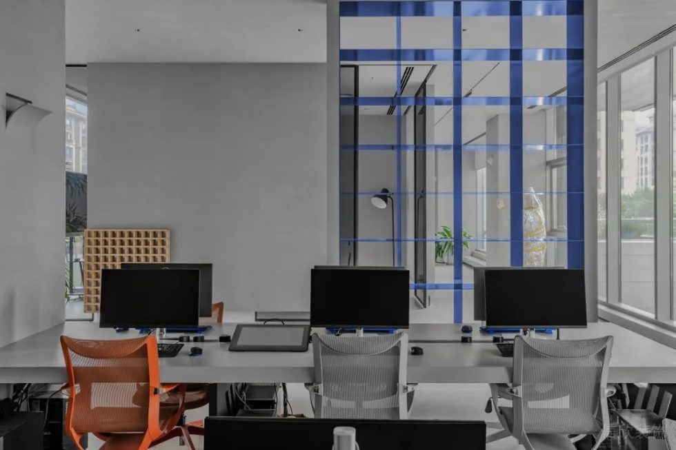 極簡黑白灰風(fēng)格辦公室裝修案例灰色啞光烤漆工作臺