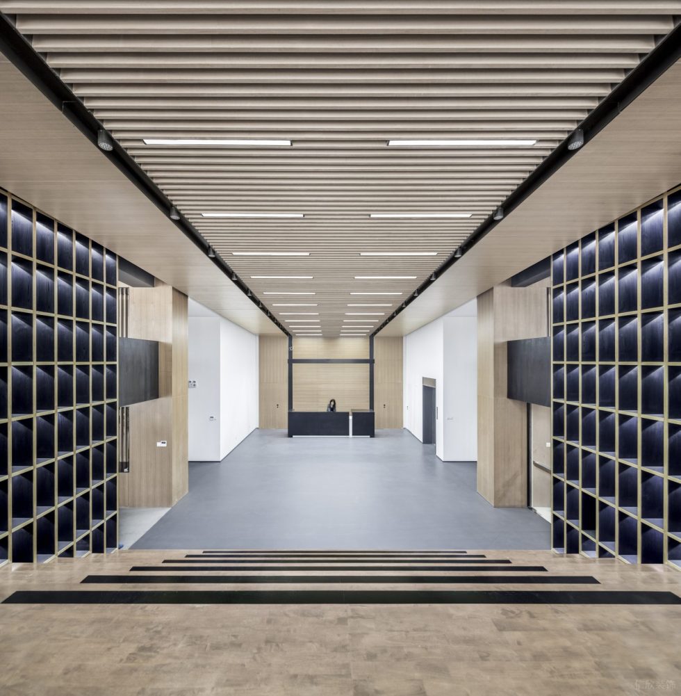 簡(jiǎn)潔原木風(fēng)辦公室裝修設(shè)計(jì)原木色大堂