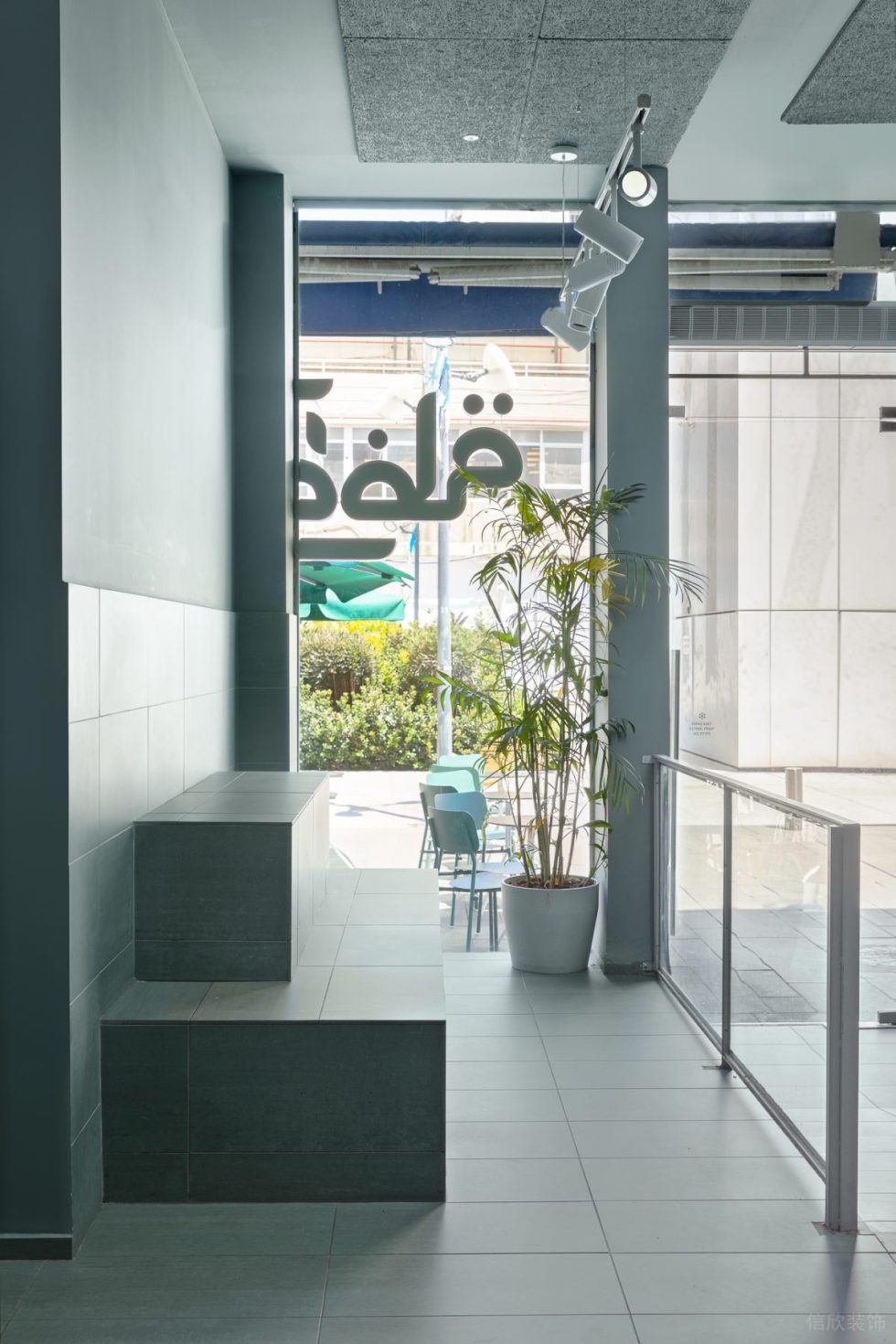 簡約清新風(fēng)甜品店生機勃勃的盆栽景觀裝修設(shè)計